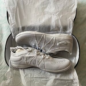 nfinity flyte cheer shoes